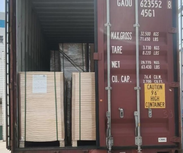 paper_in_ream.jpg paper_in_ream.jpg